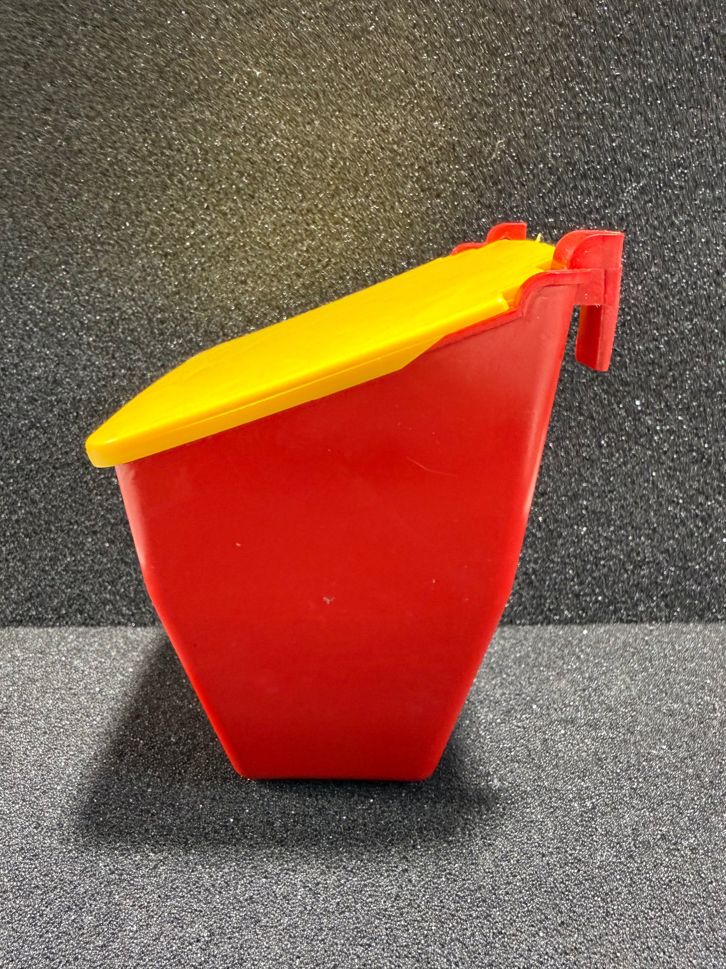 50 Red Feeder with Yellow Lids Cups/ Comederos (Case of 50)