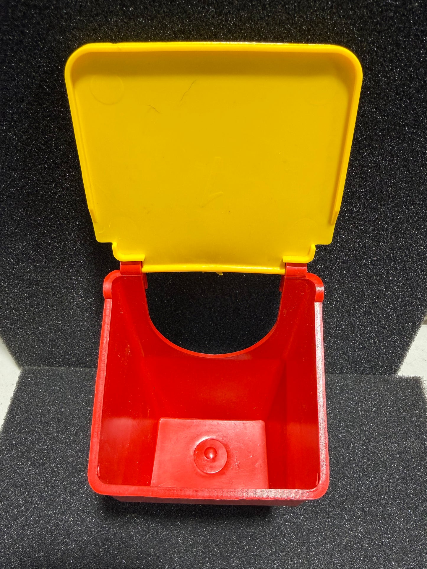 50 Red Feeder with Yellow Lids Cups/ Comederos (Case of 50)